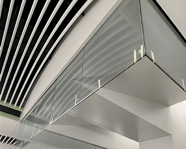 伊犁玻璃伊犁挡烟垂壁