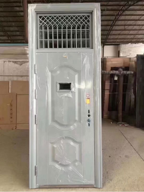 伊犁学校教室门