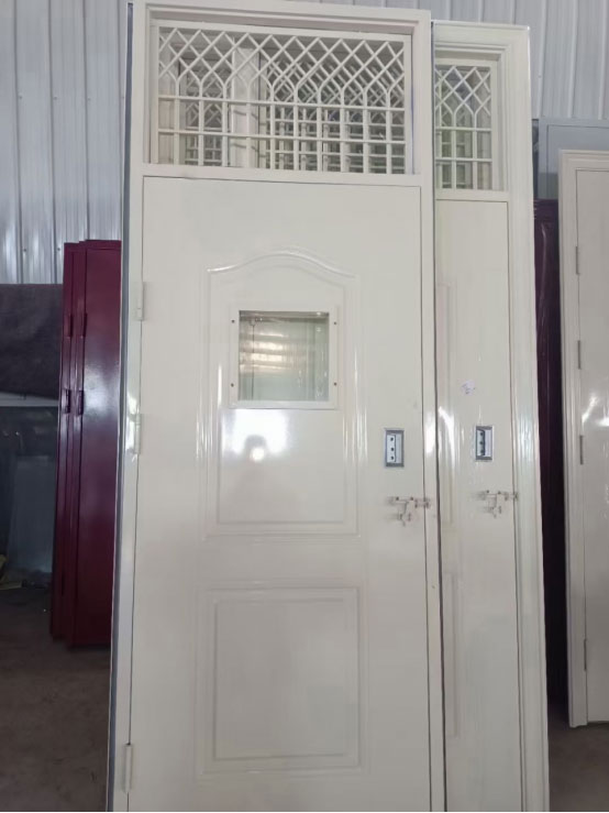 伊犁学校教室门