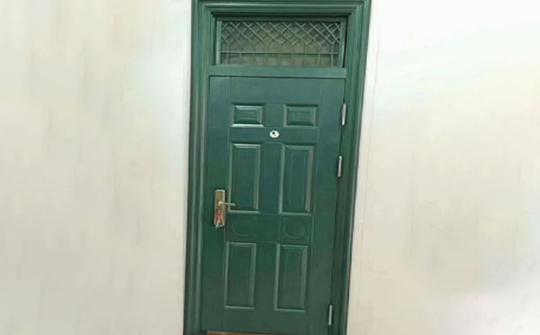 伊犁学校教室门