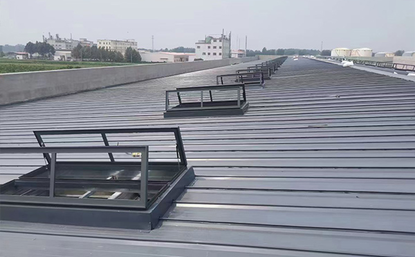 某中学室内体育馆伊犁排烟窗改造项目