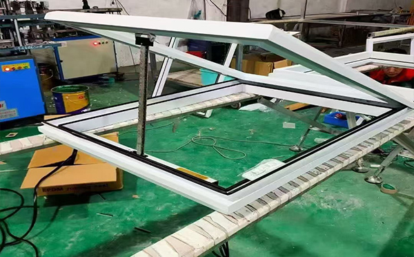 某地下车库出入口伊犁排烟窗配置工程