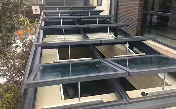 某轨道交通车辆维修车间伊犁排烟窗应用