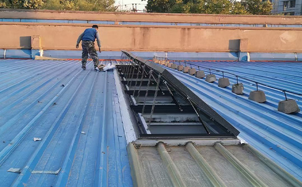 某区域性物流仓储中心伊犁排烟窗系统安装项目